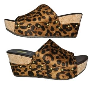 Volatile Leopard Print Wedge Heel Sandals Women's Size 7 NWOT Platform Studded.